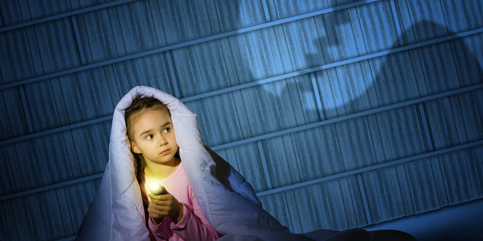 Як побороти страх темряви у дитини